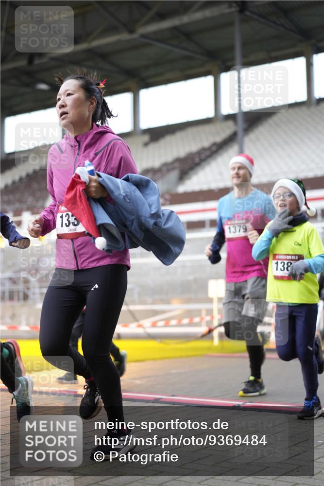 07.12.2025 - St. Pauli X-Mass-Run No. 15 Patografie http://msf.ph/oto/9369484 07.12.2025 11:25:36 Ziel 1334, 1339, 1379, 1388, 1593, 1672, 2498, 4654, 4825 meine-sportfotos.de