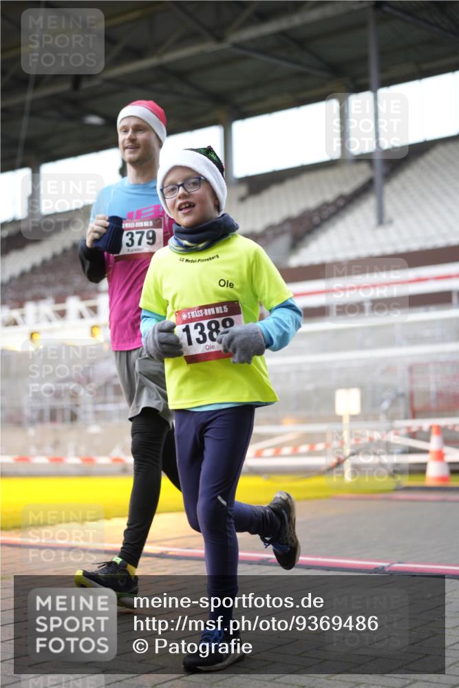 07.12.2025 - St. Pauli X-Mass-Run No. 15 Patografie http://msf.ph/oto/9369486 07.12.2025 11:25:36 Ziel 1334, 1339, 1379, 1388, 1593, 1672, 2498, 4654, 4825 meine-sportfotos.de