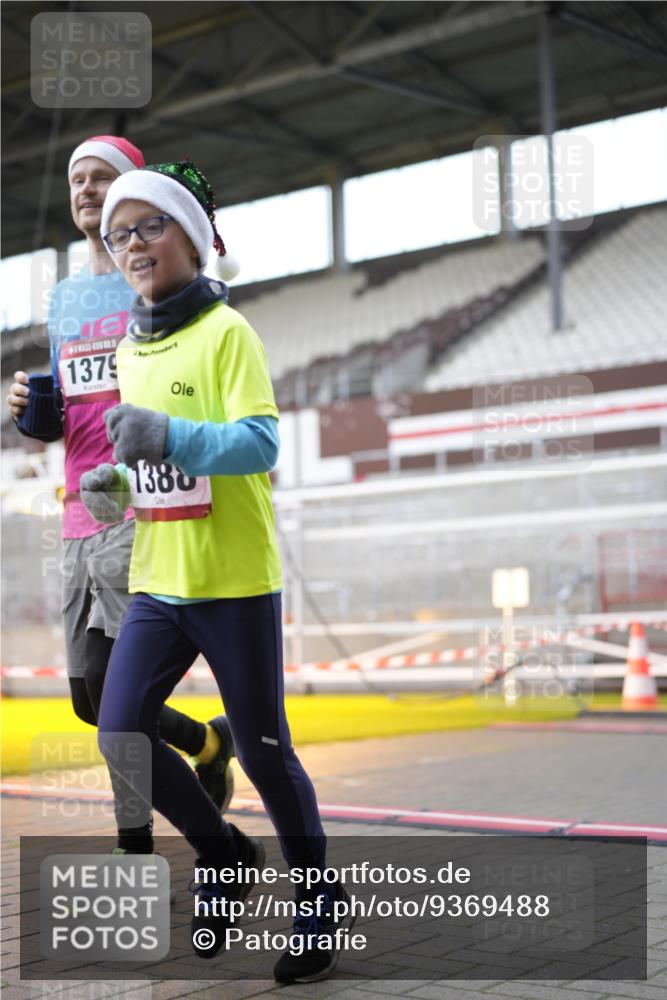 07.12.2025 - St. Pauli X-Mass-Run No. 15 Patografie http://msf.ph/oto/9369488 07.12.2025 11:25:36 Ziel 1334, 1339, 1379, 1388, 1593, 1672, 2498, 4654, 4825 meine-sportfotos.de