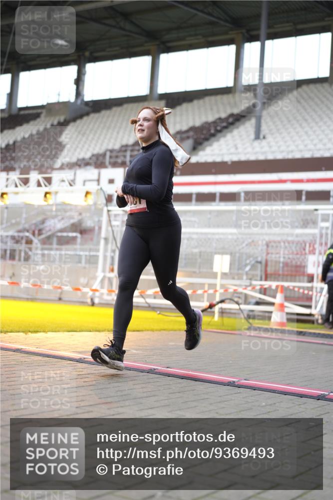 07.12.2025 - St. Pauli X-Mass-Run No. 15 Patografie http://msf.ph/oto/9369493 07.12.2025 11:25:47 Ziel 1079, 1334, 1339, 1379, 1388, 1593, 1672, 1673, 2055, 3050, 3051, 4654 meine-sportfotos.de