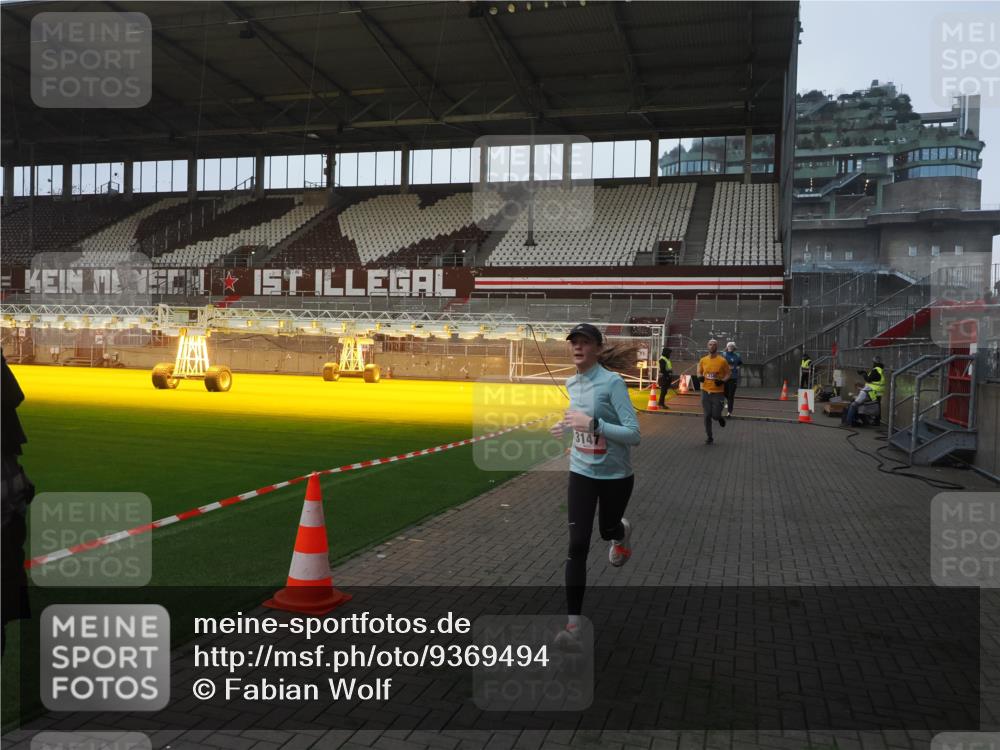 07.12.2025 - St. Pauli X-Mass-Run No. 15 Fabian Wolf http://msf.ph/oto/9369494 07.12.2025 09:59:02 Ziel 655, 2529, 3147, 3345 meine-sportfotos.de