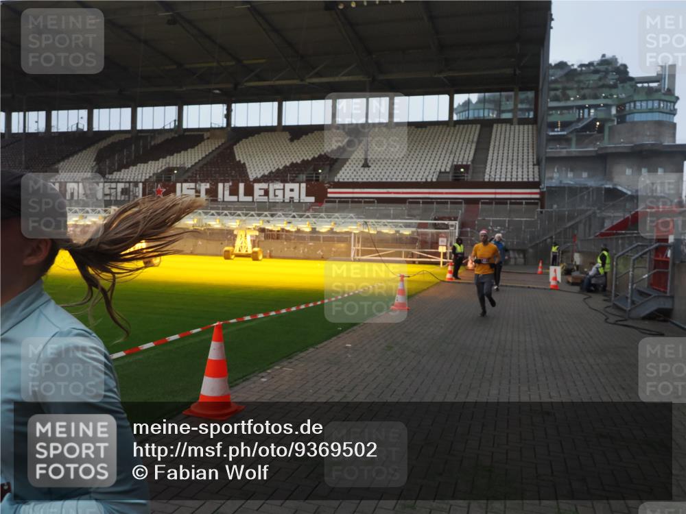 07.12.2025 - St. Pauli X-Mass-Run No. 15 Fabian Wolf http://msf.ph/oto/9369502 07.12.2025 09:59:03 Ziel 655, 2529, 3147, 3345 meine-sportfotos.de