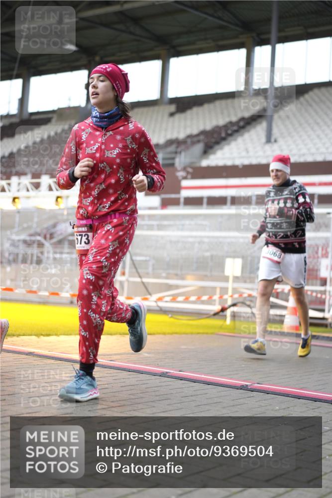 07.12.2025 - St. Pauli X-Mass-Run No. 15 Patografie http://msf.ph/oto/9369504 07.12.2025 11:25:53 Ziel 674, 678, 1079, 1344, 1356, 1593, 1673, 2055, 2145, 2161, 2166, 2198, 2255, 2265, 3050, 3051, 3068, 3070 meine-sportfotos.de