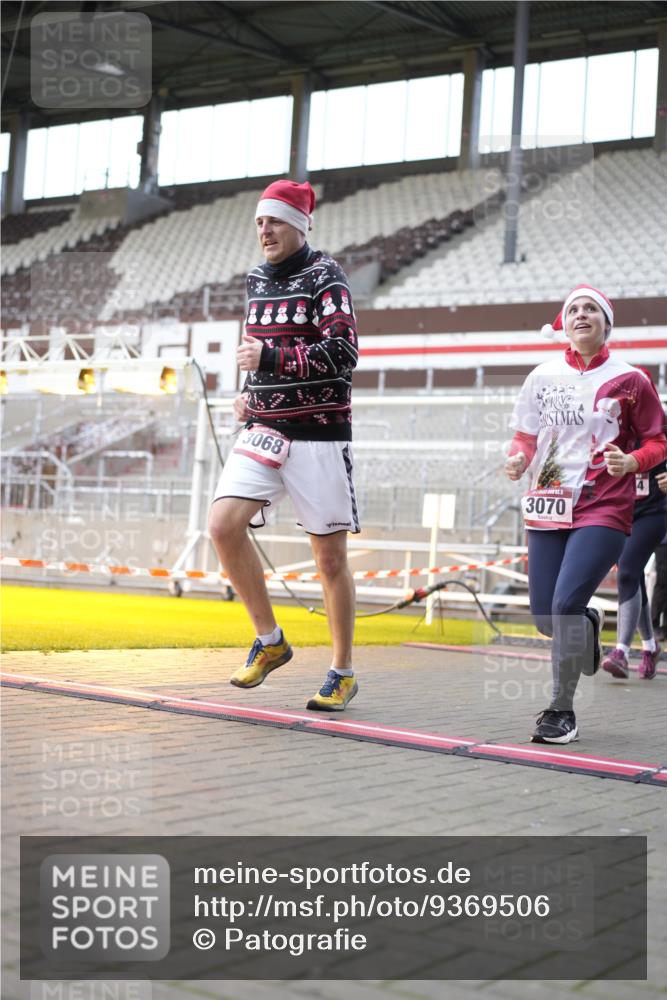07.12.2025 - St. Pauli X-Mass-Run No. 15 Patografie http://msf.ph/oto/9369506 07.12.2025 11:25:53 Ziel 674, 678, 1079, 1344, 1356, 1593, 1673, 2055, 2145, 2161, 2166, 2198, 2255, 2265, 3050, 3051, 3068, 3070 meine-sportfotos.de