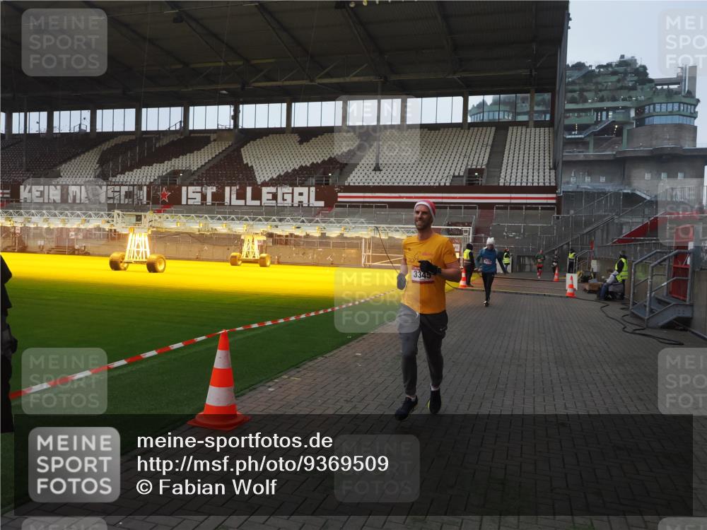 07.12.2025 - St. Pauli X-Mass-Run No. 15 Fabian Wolf http://msf.ph/oto/9369509 07.12.2025 09:59:05 Ziel 2529, 3147, 3345 meine-sportfotos.de