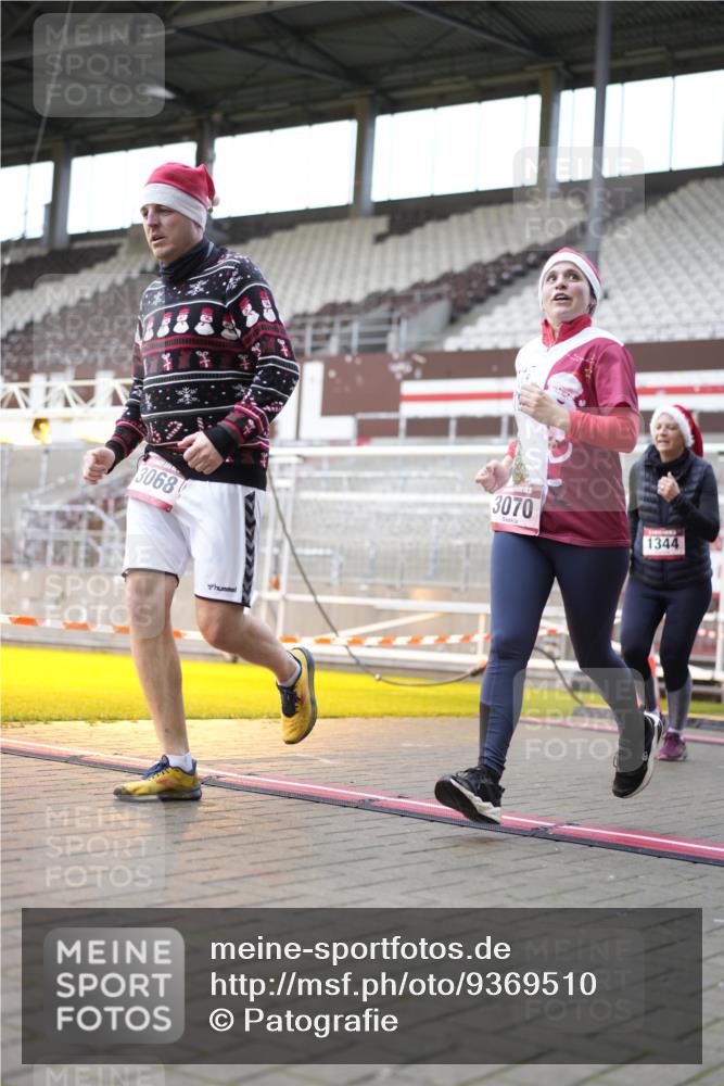 07.12.2025 - St. Pauli X-Mass-Run No. 15 Patografie http://msf.ph/oto/9369510 07.12.2025 11:25:54 Ziel 674, 678, 1079, 1344, 1356, 1593, 1673, 2055, 2088, 2145, 2161, 2166, 2198, 2255, 2265, 3050, 3051, 3068, 3070 meine-sportfotos.de