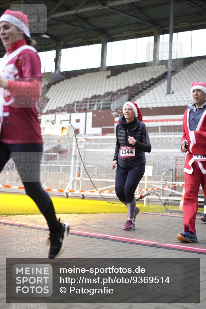 07.12.2025 - St. Pauli X-Mass-Run No. 15 Patografie http://msf.ph/oto/9369514 07.12.2025 11:25:54 Ziel 674, 678, 1079, 1344, 1356, 1593, 1673, 2055, 2088, 2145, 2161, 2166, 2198, 2255, 2265, 3050, 3051, 3068, 3070 meine-sportfotos.de