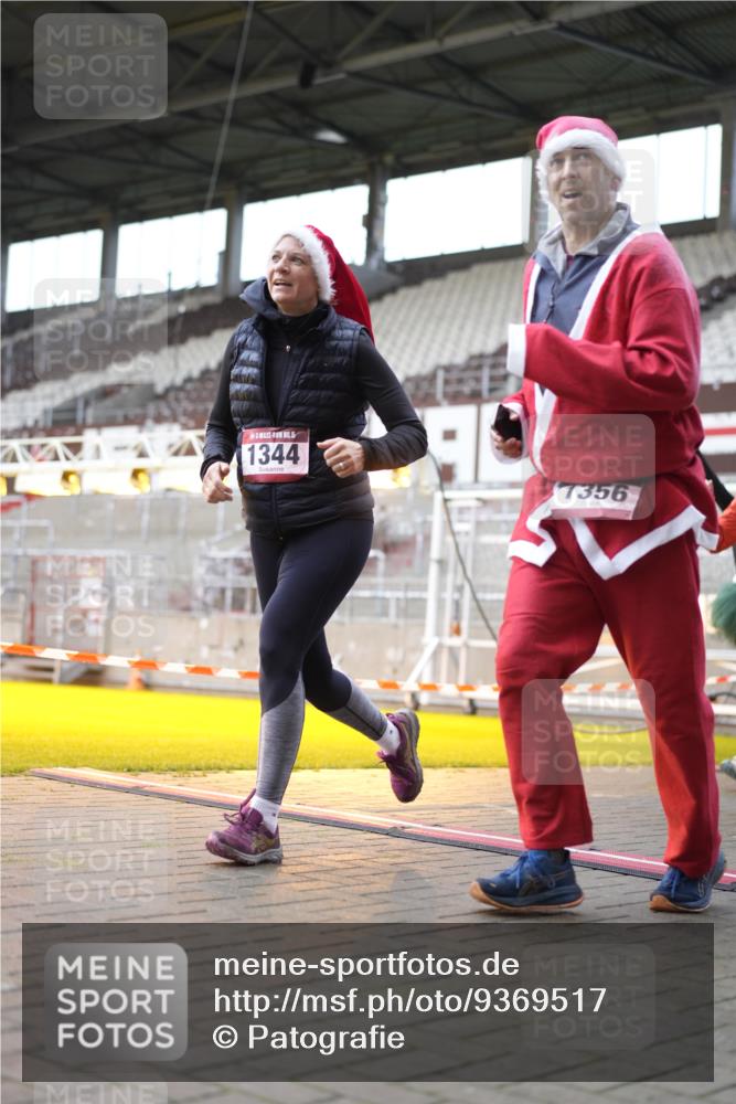 07.12.2025 - St. Pauli X-Mass-Run No. 15 Patografie http://msf.ph/oto/9369517 07.12.2025 11:25:55 Ziel 674, 678, 1079, 1344, 1356, 1593, 1673, 2055, 2088, 2145, 2161, 2166, 2198, 2255, 2265, 3050, 3051, 3068, 3070 meine-sportfotos.de