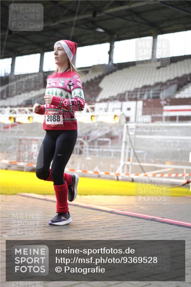 07.12.2025 - St. Pauli X-Mass-Run No. 15 Patografie http://msf.ph/oto/9369528 07.12.2025 11:25:59 Ziel 674, 678, 1079, 1344, 1356, 1673, 2055, 2088, 2145, 2161, 2166, 2198, 2255, 2265, 3050, 3051, 3068, 3070, 3094 meine-sportfotos.de