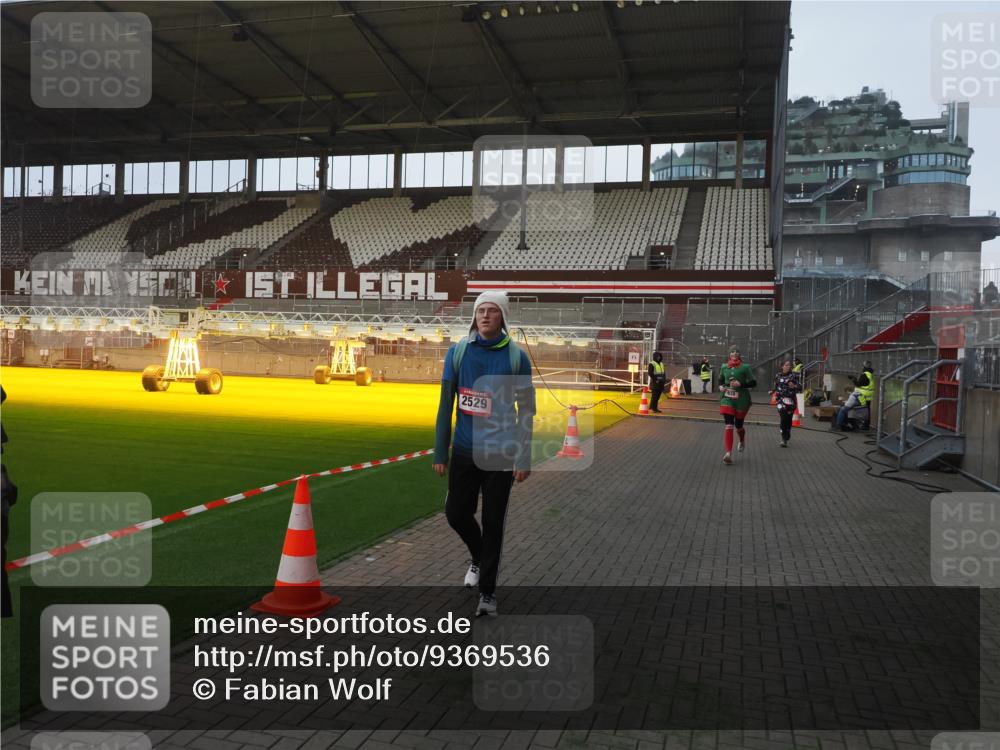 07.12.2025 - St. Pauli X-Mass-Run No. 15 Fabian Wolf http://msf.ph/oto/9369536 07.12.2025 09:59:12 Ziel 939, 1120, 2529, 3147, 3345 meine-sportfotos.de