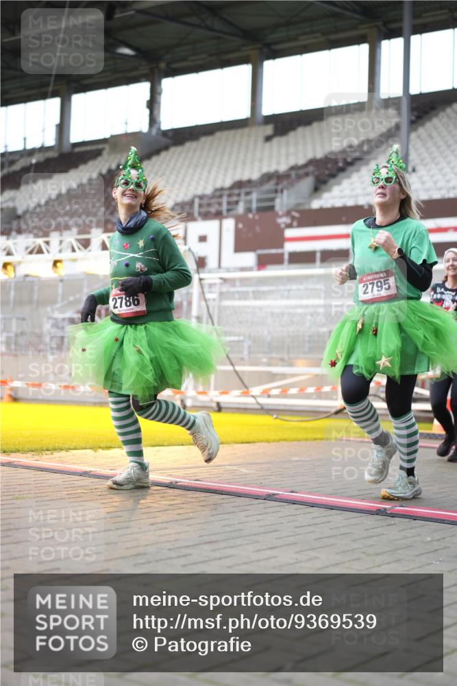 07.12.2025 - St. Pauli X-Mass-Run No. 15 Patografie http://msf.ph/oto/9369539 07.12.2025 11:26:08 Ziel 674, 678, 1344, 1345, 1356, 1501, 2059, 2063, 2066, 2069, 2074, 2088, 2124, 2145, 2161, 2166, 2198, 2255, 2260, 2265, 2637, 2786, 2795, 3068, 3070, 3094, 3257, 3258, 3260, 3261, 3607 meine-sportfotos.de