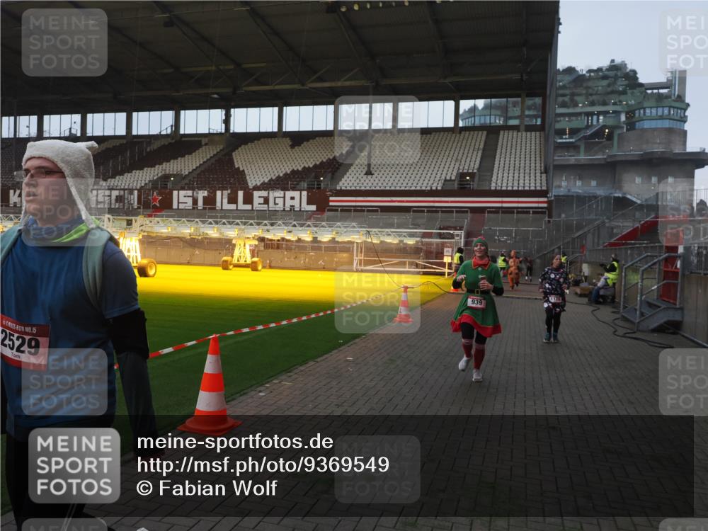 07.12.2025 - St. Pauli X-Mass-Run No. 15 Fabian Wolf http://msf.ph/oto/9369549 07.12.2025 09:59:14 Ziel 939, 1120, 2529, 2657, 3147, 3345 meine-sportfotos.de
