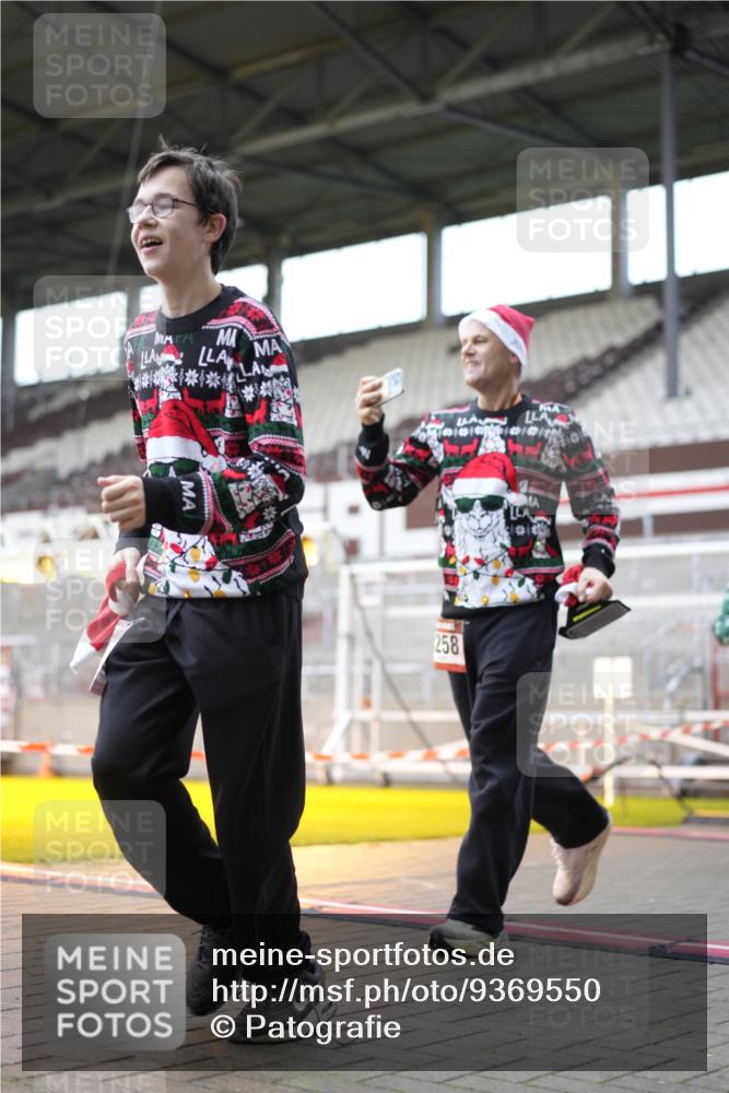 07.12.2025 - St. Pauli X-Mass-Run No. 15 Patografie http://msf.ph/oto/9369550 07.12.2025 11:26:10 Ziel 610, 624, 674, 678, 1344, 1345, 1356, 1498, 1501, 2059, 2063, 2066, 2069, 2074, 2088, 2124, 2145, 2161, 2166, 2198, 2255, 2257, 2260, 2265, 2637, 2786, 2795, 3094, 3217, 3257, 3258, 3260, 3261, 3607 meine-sportfotos.de