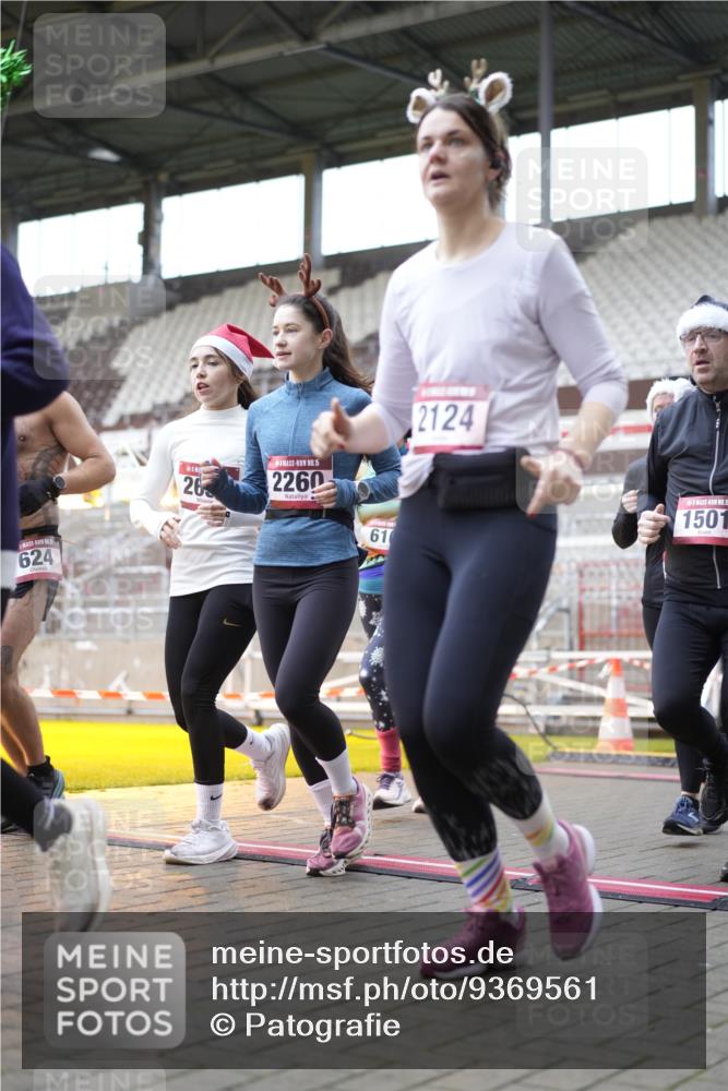 07.12.2025 - St. Pauli X-Mass-Run No. 15 Patografie http://msf.ph/oto/9369561 07.12.2025 11:26:14 Ziel 610, 624, 1345, 1498, 1501, 1632, 2059, 2063, 2066, 2069, 2074, 2088, 2124, 2257, 2260, 2637, 2786, 2795, 3094, 3217, 3257, 3258, 3260, 3261, 3607 meine-sportfotos.de