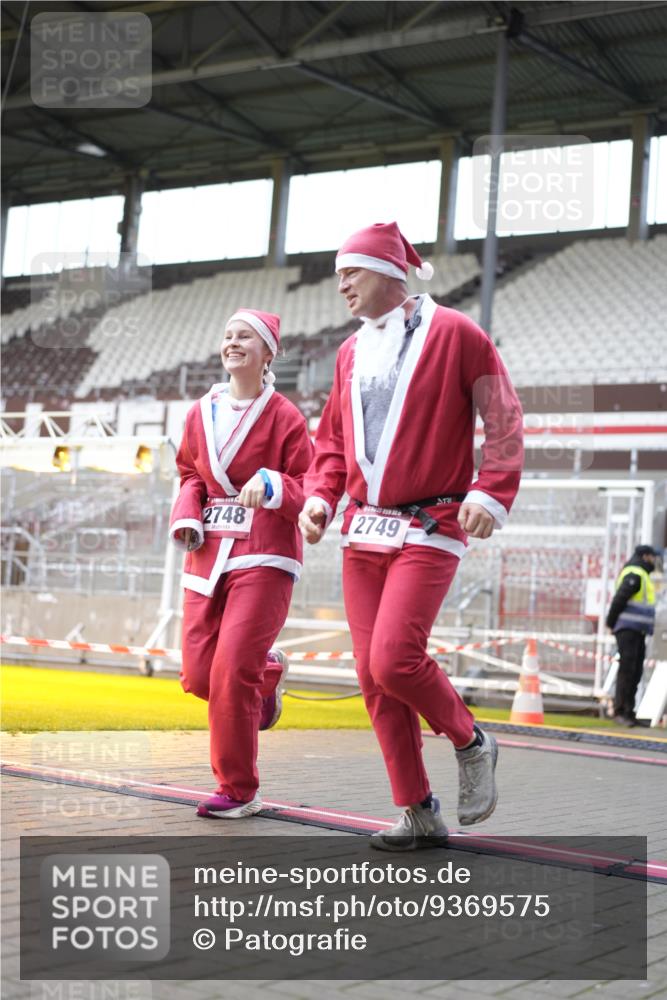 07.12.2025 - St. Pauli X-Mass-Run No. 15 Patografie http://msf.ph/oto/9369575 07.12.2025 11:26:28 Ziel 610, 624, 1498, 1501, 1632, 2024, 2026, 2069, 2074, 2124, 2257, 2260, 2637, 2748, 2749, 2813, 3217 meine-sportfotos.de