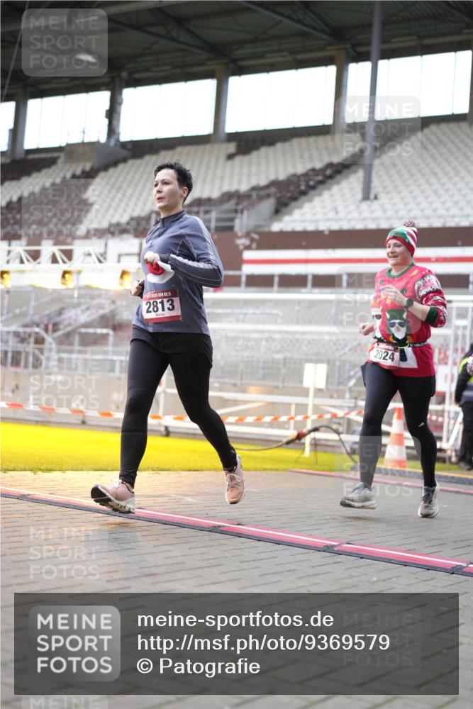 07.12.2025 - St. Pauli X-Mass-Run No. 15 Patografie http://msf.ph/oto/9369579 07.12.2025 11:26:32 Ziel 205, 209, 2024, 2026, 2234, 2236, 2237, 2240, 2748, 2749, 2813, 2942, 4884 meine-sportfotos.de