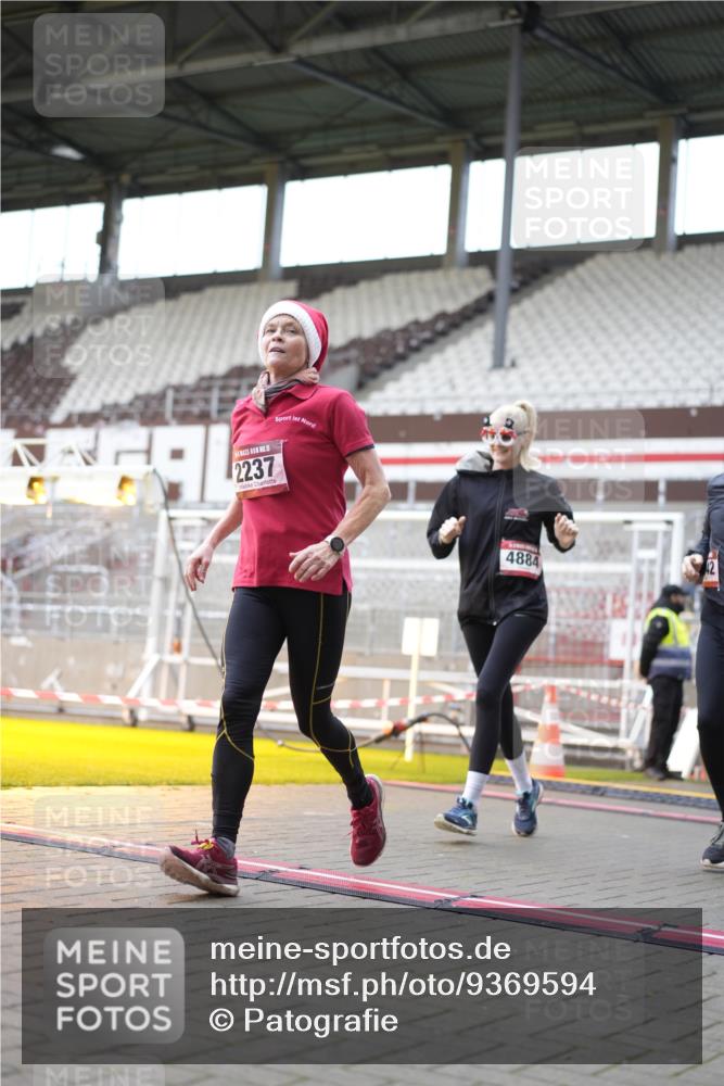 07.12.2025 - St. Pauli X-Mass-Run No. 15 Patografie http://msf.ph/oto/9369594 07.12.2025 11:26:36 Ziel 205, 209, 2024, 2026, 2176, 2234, 2236, 2237, 2240, 2748, 2749, 2813, 2942, 4884 meine-sportfotos.de