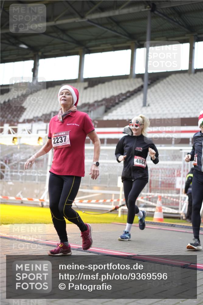 07.12.2025 - St. Pauli X-Mass-Run No. 15 Patografie http://msf.ph/oto/9369596 07.12.2025 11:26:36 Ziel 205, 209, 2024, 2026, 2176, 2234, 2236, 2237, 2240, 2748, 2749, 2813, 2942, 4884 meine-sportfotos.de