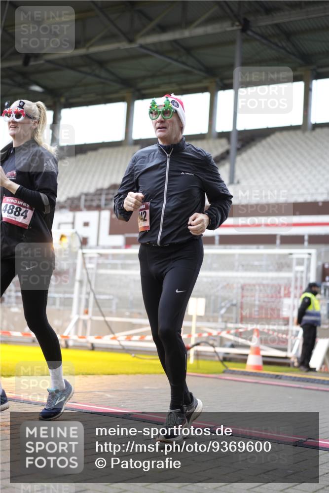 07.12.2025 - St. Pauli X-Mass-Run No. 15 Patografie http://msf.ph/oto/9369600 07.12.2025 11:26:37 Ziel 205, 209, 2024, 2026, 2175, 2176, 2234, 2236, 2237, 2240, 2748, 2749, 2813, 2942, 4884 meine-sportfotos.de