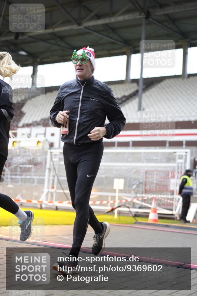 07.12.2025 - St. Pauli X-Mass-Run No. 15 Patografie http://msf.ph/oto/9369602 07.12.2025 11:26:38 Ziel 205, 209, 2024, 2026, 2175, 2176, 2234, 2236, 2237, 2240, 2748, 2749, 2813, 2942, 4884 meine-sportfotos.de