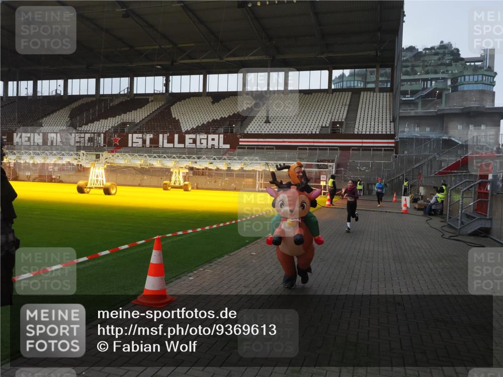 07.12.2025 - St. Pauli X-Mass-Run No. 15 Fabian Wolf http://msf.ph/oto/9369613 07.12.2025 09:59:21 Ziel 939, 1120, 2204, 2207, 2529, 2657 meine-sportfotos.de