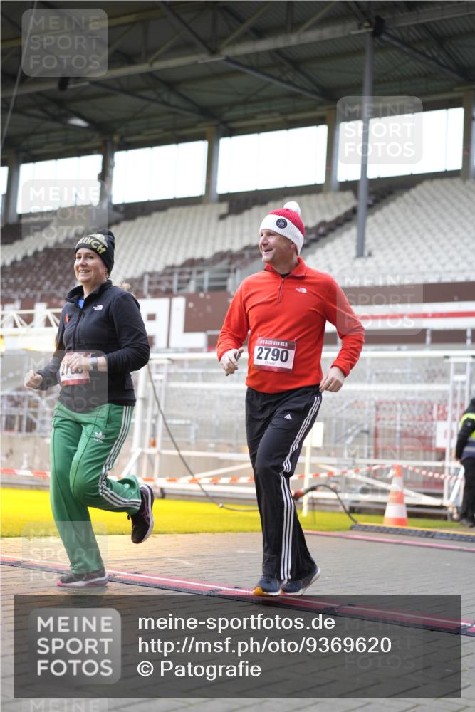 07.12.2025 - St. Pauli X-Mass-Run No. 15 Patografie http://msf.ph/oto/9369620 07.12.2025 11:26:49 Ziel 205, 209, 1080, 2072, 2175, 2176, 2234, 2236, 2237, 2240, 2789, 2790, 2942, 2972, 2979, 4884 meine-sportfotos.de