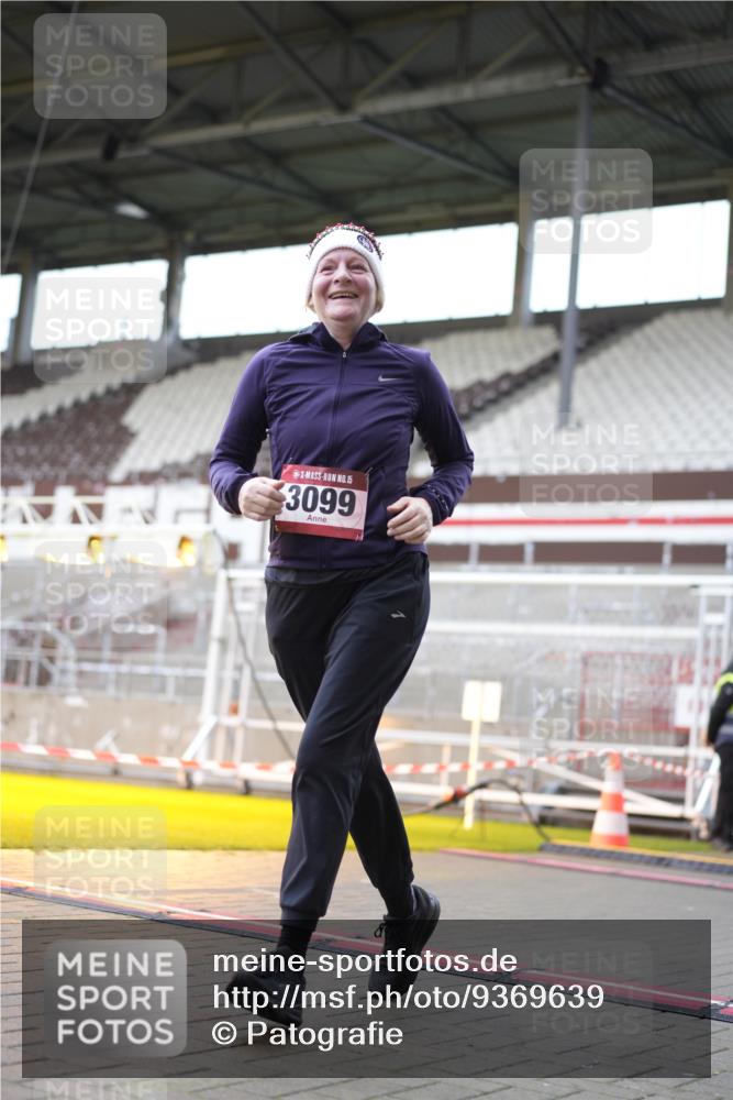 07.12.2025 - St. Pauli X-Mass-Run No. 15 Patografie http://msf.ph/oto/9369639 07.12.2025 11:26:56 Ziel 1080, 2072, 2175, 2176, 2789, 2790, 2887, 2972, 2979, 3098, 3099 meine-sportfotos.de