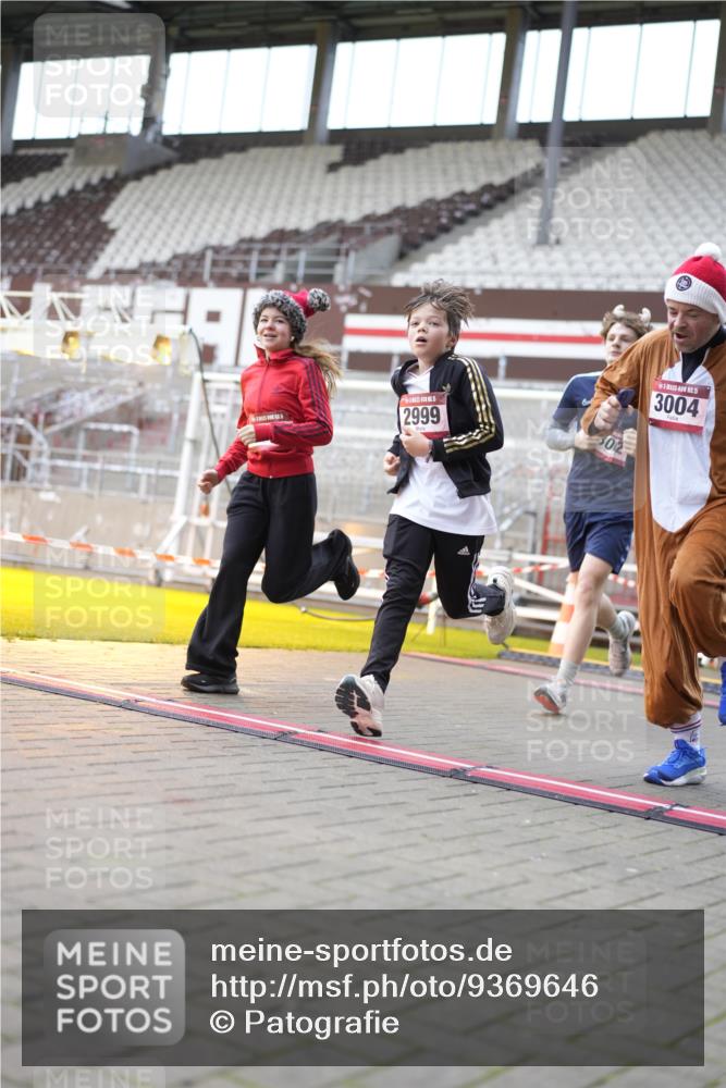 07.12.2025 - St. Pauli X-Mass-Run No. 15 Patografie http://msf.ph/oto/9369646 07.12.2025 11:27:10 Ziel 2887, 2995, 2999, 3004, 3098, 3099, 4647, 4656 meine-sportfotos.de