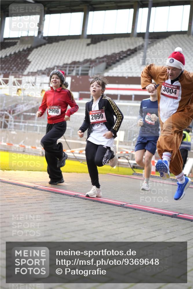 07.12.2025 - St. Pauli X-Mass-Run No. 15 Patografie http://msf.ph/oto/9369648 07.12.2025 11:27:10 Ziel 2887, 2995, 2999, 3004, 3098, 3099, 4647, 4656 meine-sportfotos.de