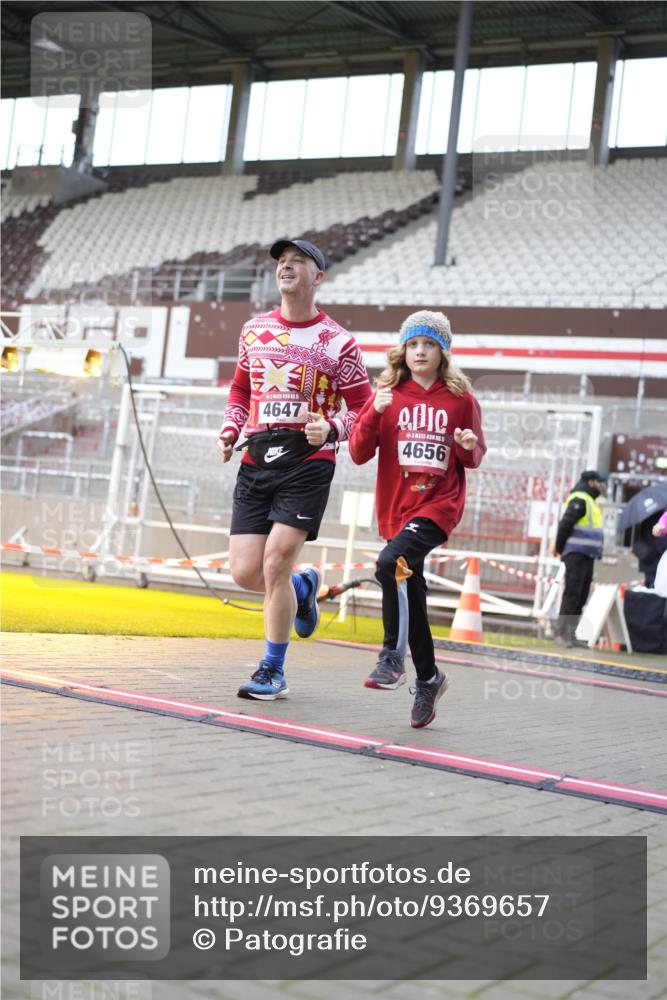 07.12.2025 - St. Pauli X-Mass-Run No. 15 Patografie http://msf.ph/oto/9369657 07.12.2025 11:27:15 Ziel 35, 36, 1772, 2995, 2999, 3004, 3956, 4647, 4656 meine-sportfotos.de