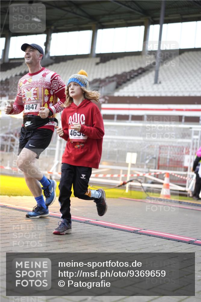 07.12.2025 - St. Pauli X-Mass-Run No. 15 Patografie http://msf.ph/oto/9369659 07.12.2025 11:27:15 Ziel 35, 36, 1772, 2995, 2999, 3004, 3956, 4647, 4656 meine-sportfotos.de