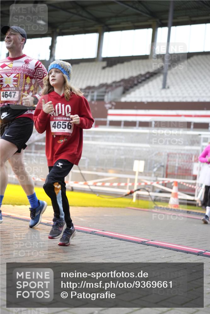 07.12.2025 - St. Pauli X-Mass-Run No. 15 Patografie http://msf.ph/oto/9369661 07.12.2025 11:27:15 Ziel 35, 36, 1772, 2995, 2999, 3004, 3956, 4647, 4656 meine-sportfotos.de
