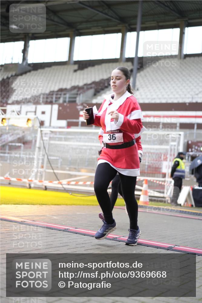 07.12.2025 - St. Pauli X-Mass-Run No. 15 Patografie http://msf.ph/oto/9369668 07.12.2025 11:27:18 Ziel 35, 36, 1772, 2995, 2999, 3004, 3956, 4647, 4656 meine-sportfotos.de