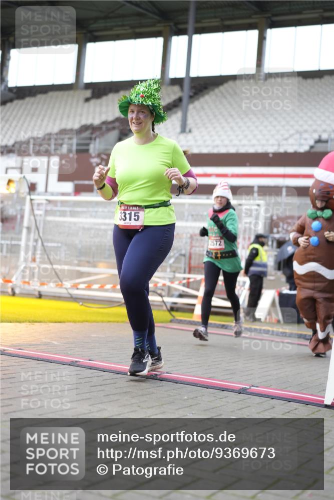 07.12.2025 - St. Pauli X-Mass-Run No. 15 Patografie http://msf.ph/oto/9369673 07.12.2025 11:27:24 Ziel 35, 36, 534, 1772, 2571, 2572, 2995, 2999, 3004, 3315, 3956, 4647, 4656 meine-sportfotos.de