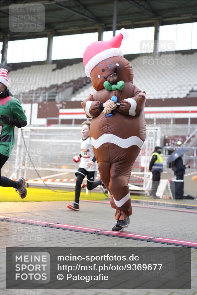 07.12.2025 - St. Pauli X-Mass-Run No. 15 Patografie http://msf.ph/oto/9369677 07.12.2025 11:27:26 Ziel 35, 36, 534, 1772, 2571, 2572, 2995, 3315, 3956, 4647, 4656 meine-sportfotos.de