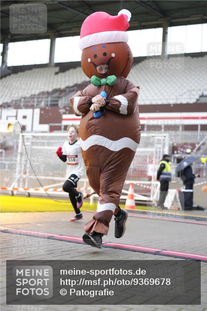 07.12.2025 - St. Pauli X-Mass-Run No. 15 Patografie http://msf.ph/oto/9369678 07.12.2025 11:27:26 Ziel 35, 36, 534, 1772, 2571, 2572, 2995, 3315, 3956, 4647, 4656 meine-sportfotos.de