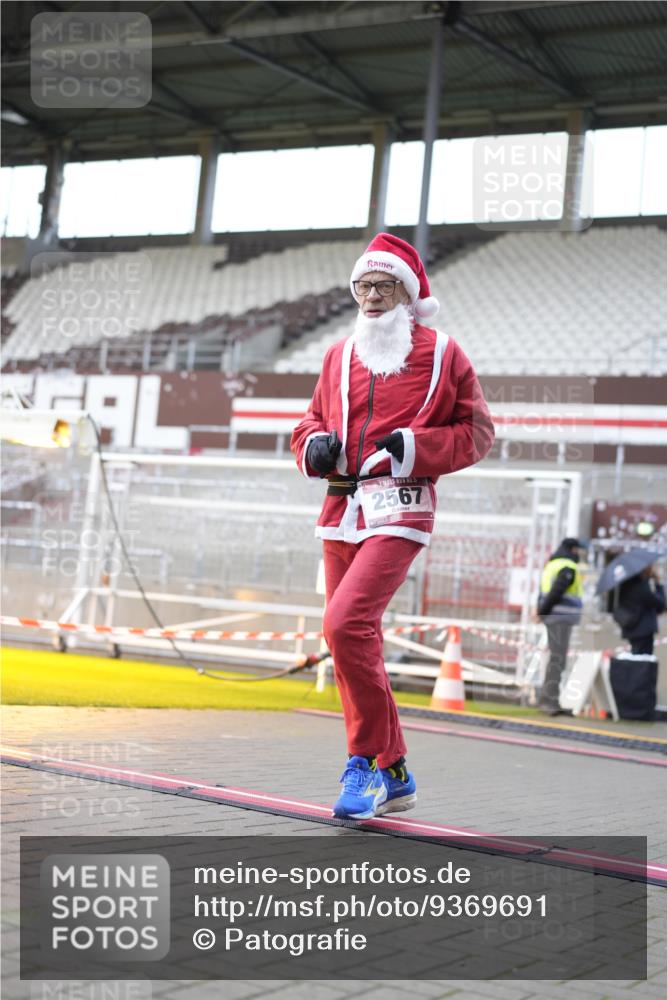 07.12.2025 - St. Pauli X-Mass-Run No. 15 Patografie http://msf.ph/oto/9369691 07.12.2025 11:27:35 Ziel 407, 534, 776, 790, 2567, 2571, 2572, 2623, 3315 meine-sportfotos.de