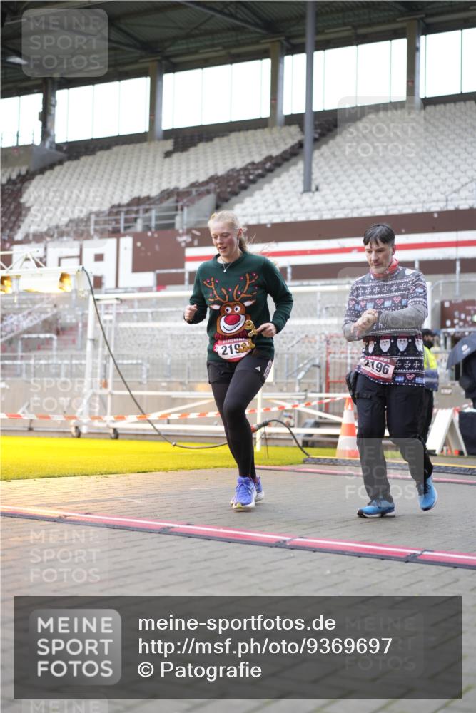 07.12.2025 - St. Pauli X-Mass-Run No. 15 Patografie http://msf.ph/oto/9369697 07.12.2025 11:27:48 Ziel 407, 790, 1082, 2192, 2196, 2567, 2655, 2930, 2980, 3027 meine-sportfotos.de