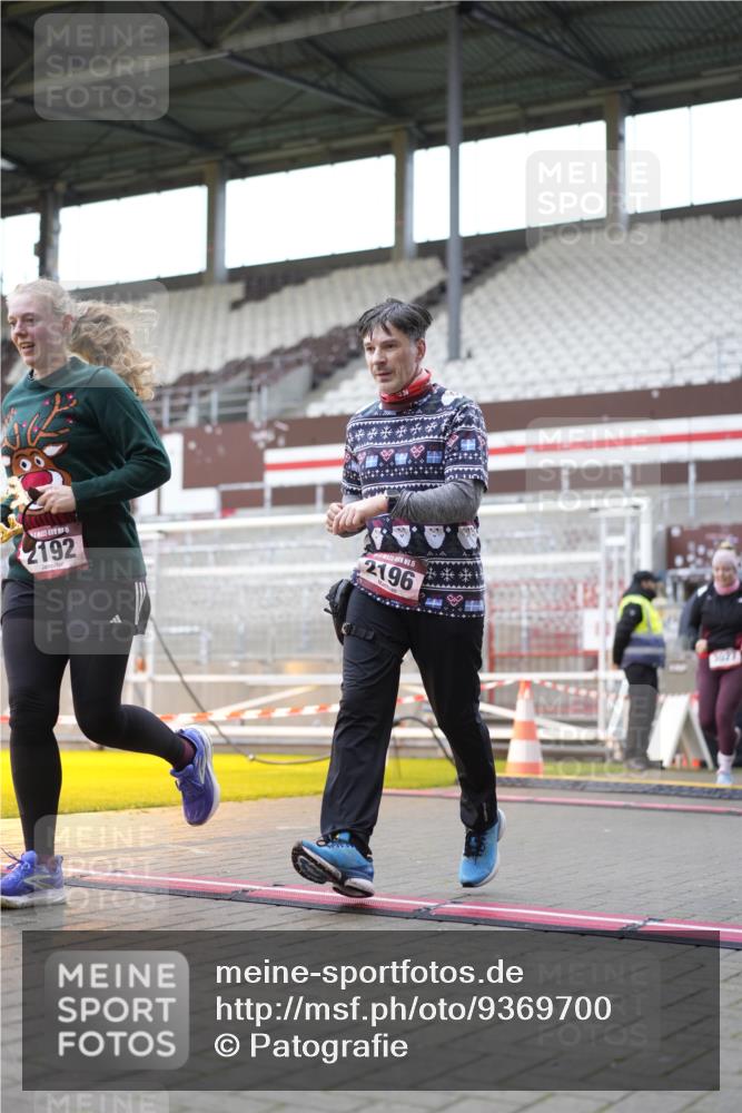 07.12.2025 - St. Pauli X-Mass-Run No. 15 Patografie http://msf.ph/oto/9369700 07.12.2025 11:27:49 Ziel 407, 1082, 2192, 2196, 2567, 2655, 2930, 2980, 3027 meine-sportfotos.de