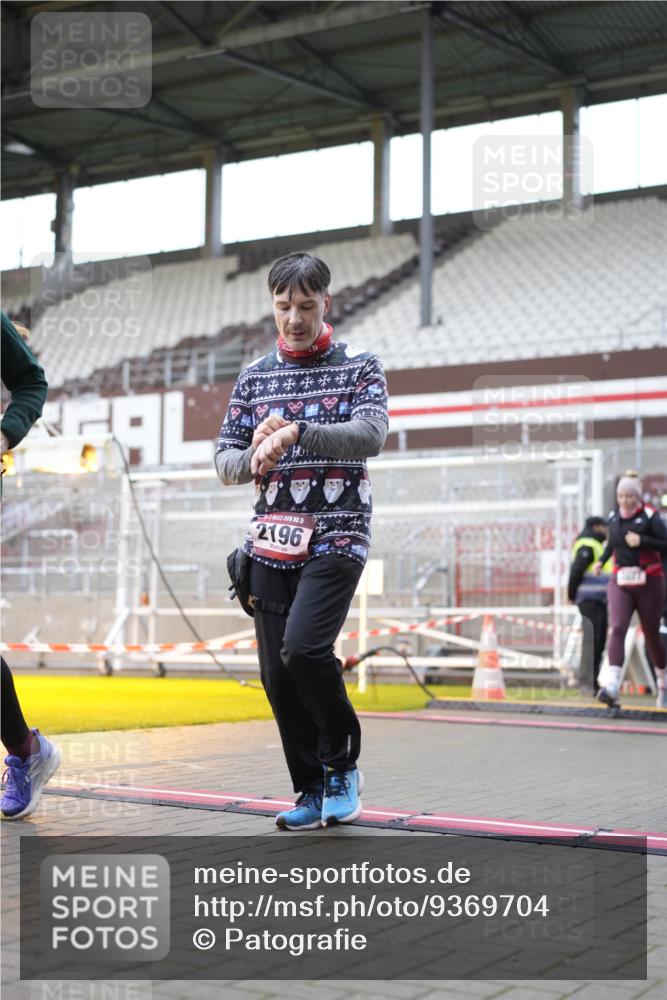 07.12.2025 - St. Pauli X-Mass-Run No. 15 Patografie http://msf.ph/oto/9369704 07.12.2025 11:27:49 Ziel 407, 1082, 2192, 2196, 2567, 2655, 2930, 2980, 3027 meine-sportfotos.de