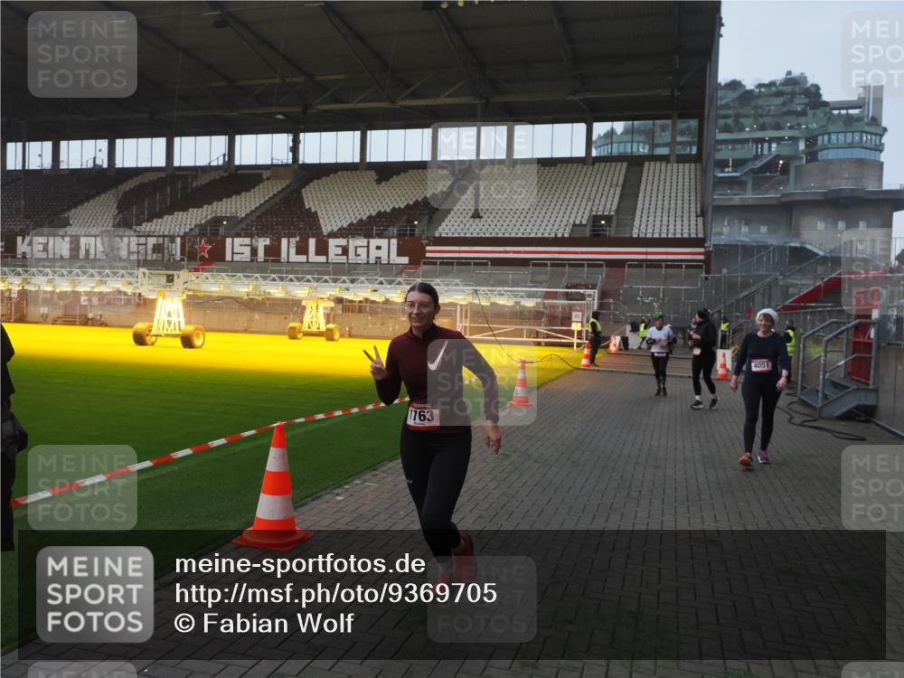 07.12.2025 - St. Pauli X-Mass-Run No. 15 Fabian Wolf http://msf.ph/oto/9369705 07.12.2025 09:59:38 Ziel 488, 910, 911, 961, 1763, 2204, 3513, 4029, 4051, 4052, 4465 meine-sportfotos.de