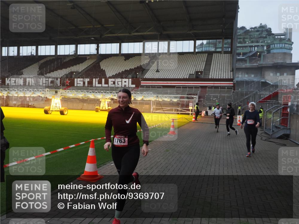 07.12.2025 - St. Pauli X-Mass-Run No. 15 Fabian Wolf http://msf.ph/oto/9369707 07.12.2025 09:59:39 Ziel 488, 910, 911, 961, 1763, 2204, 3513, 4029, 4051, 4052, 4465 meine-sportfotos.de