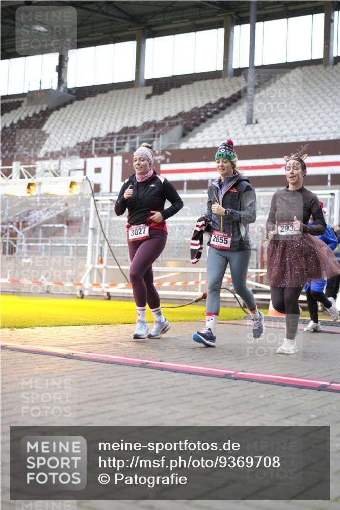 07.12.2025 - St. Pauli X-Mass-Run No. 15 Patografie http://msf.ph/oto/9369708 07.12.2025 11:27:51 Ziel 1082, 2192, 2196, 2655, 2930, 2980, 3027 meine-sportfotos.de
