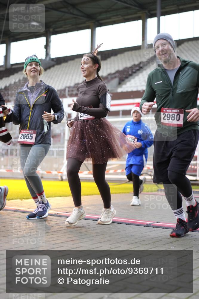 07.12.2025 - St. Pauli X-Mass-Run No. 15 Patografie http://msf.ph/oto/9369711 07.12.2025 11:27:52 Ziel 1082, 2138, 2139, 2192, 2196, 2655, 2930, 2980, 3027 meine-sportfotos.de