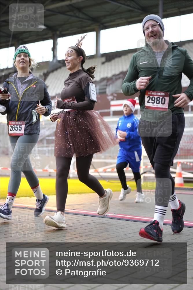 07.12.2025 - St. Pauli X-Mass-Run No. 15 Patografie http://msf.ph/oto/9369712 07.12.2025 11:27:52 Ziel 1082, 2138, 2139, 2192, 2196, 2655, 2930, 2980, 3027 meine-sportfotos.de