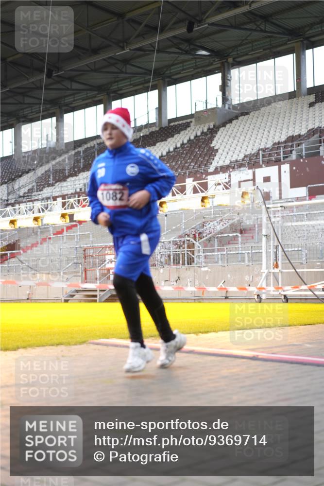 07.12.2025 - St. Pauli X-Mass-Run No. 15 Patografie http://msf.ph/oto/9369714 07.12.2025 11:27:53 Ziel 1082, 2138, 2139, 2192, 2196, 2655, 2930, 2980, 3027 meine-sportfotos.de