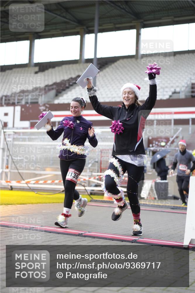 07.12.2025 - St. Pauli X-Mass-Run No. 15 Patografie http://msf.ph/oto/9369717 07.12.2025 11:27:57 Ziel 1082, 2138, 2139, 2192, 2196, 2655, 2930, 2980, 3027, 3057, 3063, 4644, 4655 meine-sportfotos.de