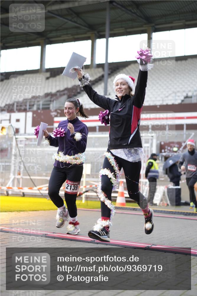 07.12.2025 - St. Pauli X-Mass-Run No. 15 Patografie http://msf.ph/oto/9369719 07.12.2025 11:27:57 Ziel 1082, 2138, 2139, 2192, 2196, 2655, 2930, 2980, 3027, 3057, 3063, 4644, 4655 meine-sportfotos.de