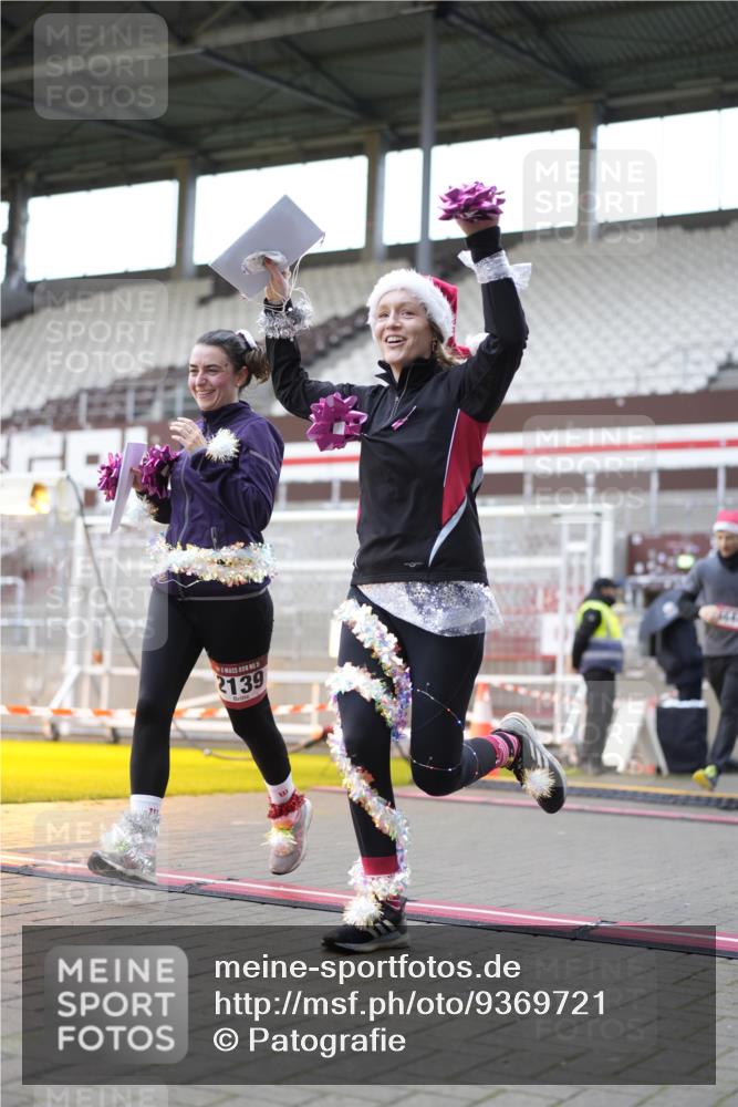 07.12.2025 - St. Pauli X-Mass-Run No. 15 Patografie http://msf.ph/oto/9369721 07.12.2025 11:27:57 Ziel 1082, 2138, 2139, 2192, 2196, 2655, 2930, 2980, 3027, 3057, 3063, 4644, 4655 meine-sportfotos.de