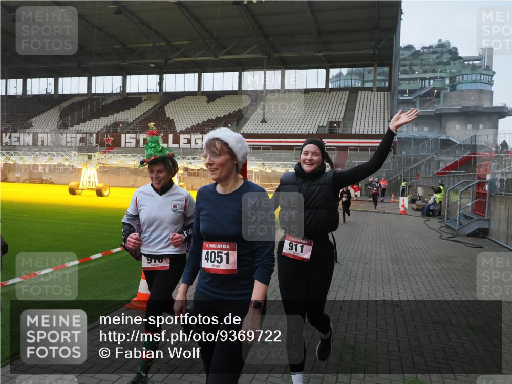 07.12.2025 - St. Pauli X-Mass-Run No. 15 Fabian Wolf http://msf.ph/oto/9369722 07.12.2025 09:59:43 Ziel 488, 910, 911, 961, 1763, 2186, 2729, 3513, 4029, 4051, 4052, 4465 meine-sportfotos.de